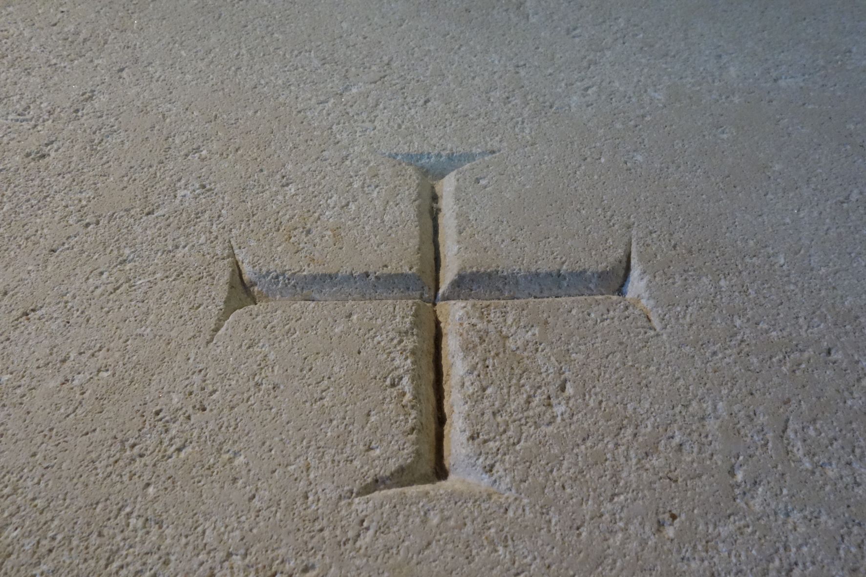 Croix de consécration de l'autel
